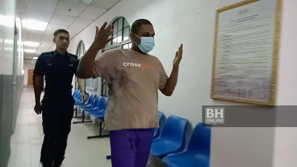 IBU, BAPA TIRI MENGAKU TAK BERSALAH DIDAKWA SEMULA ATAS TUDUHAN CUAI JAGA ANAK