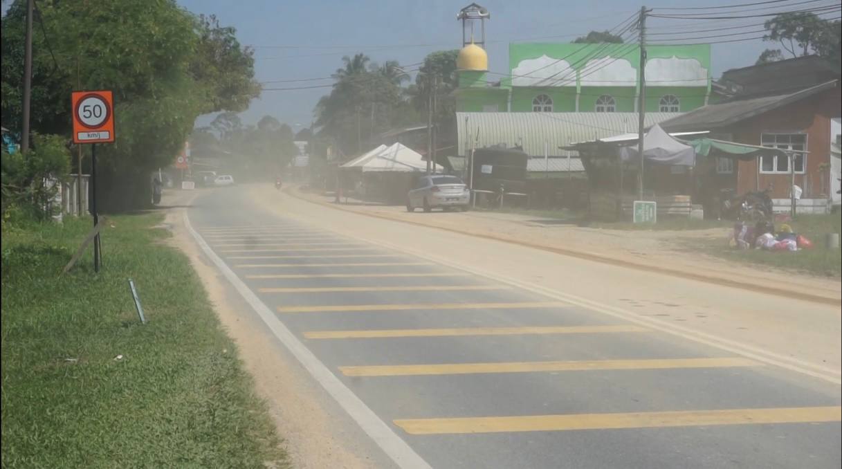 TERPAKSA TUTUP KEDAI MAKAN AKIBAT DEBU