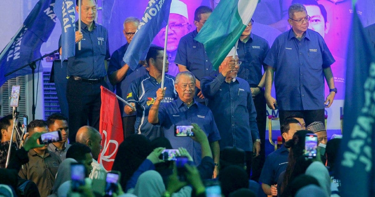 MUHYIDDIN MULA TERNAK AYAM PENELUR