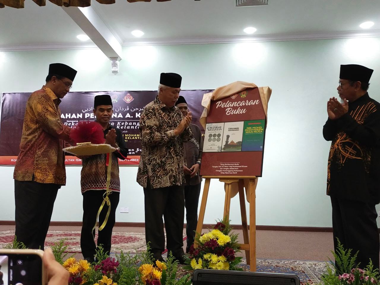 BIMBANG BAHASA ROJAK DALAM URUSAN RASMI
