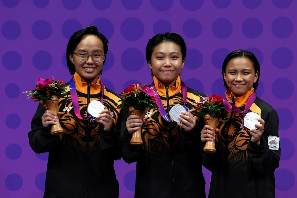 USIA BUKAN PENGHALANG SUMBANG PERAK