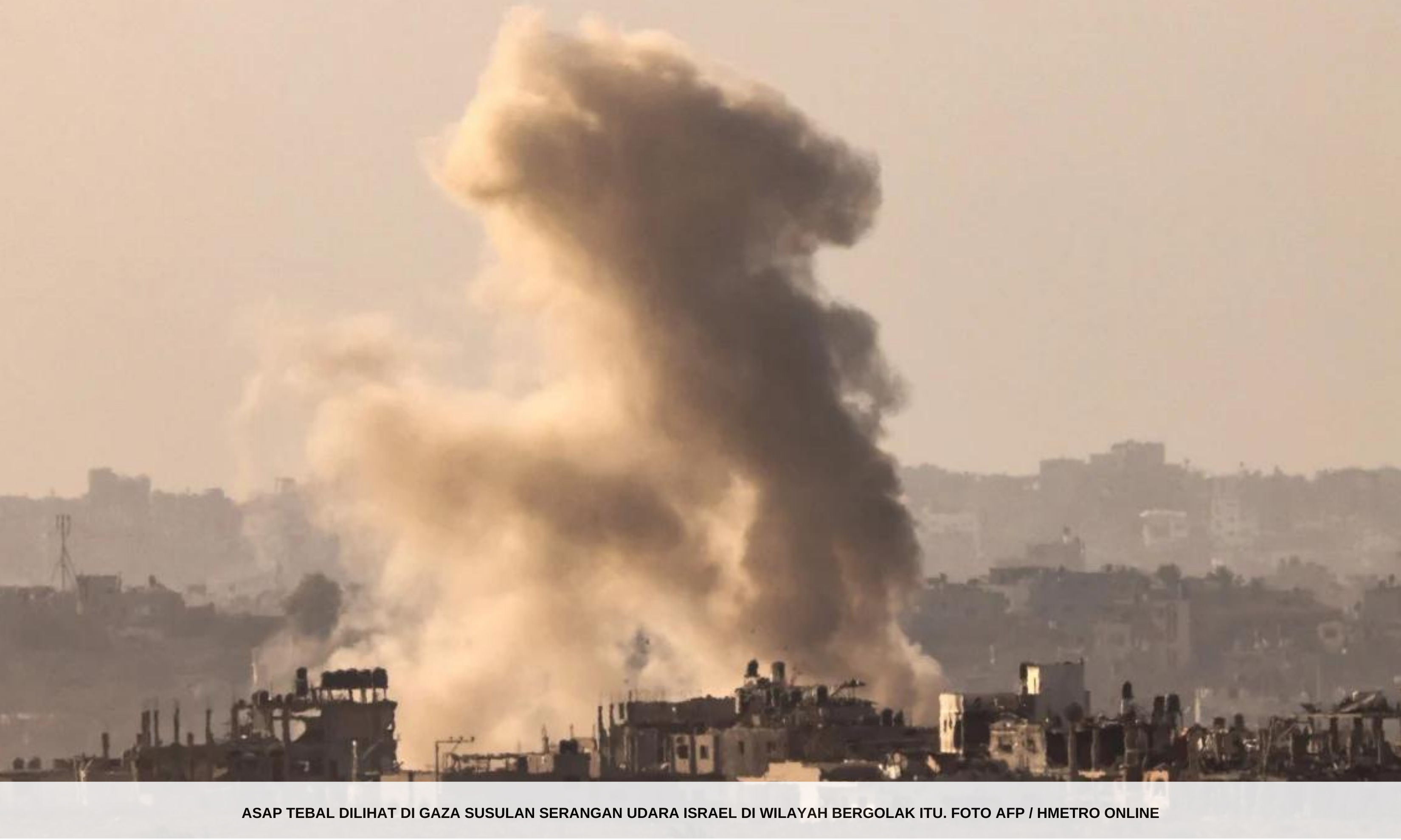 ASAP tebal dilihat di Gaza susulan serangan udara Israel di wilayah bergolak itu. FOTO AFP