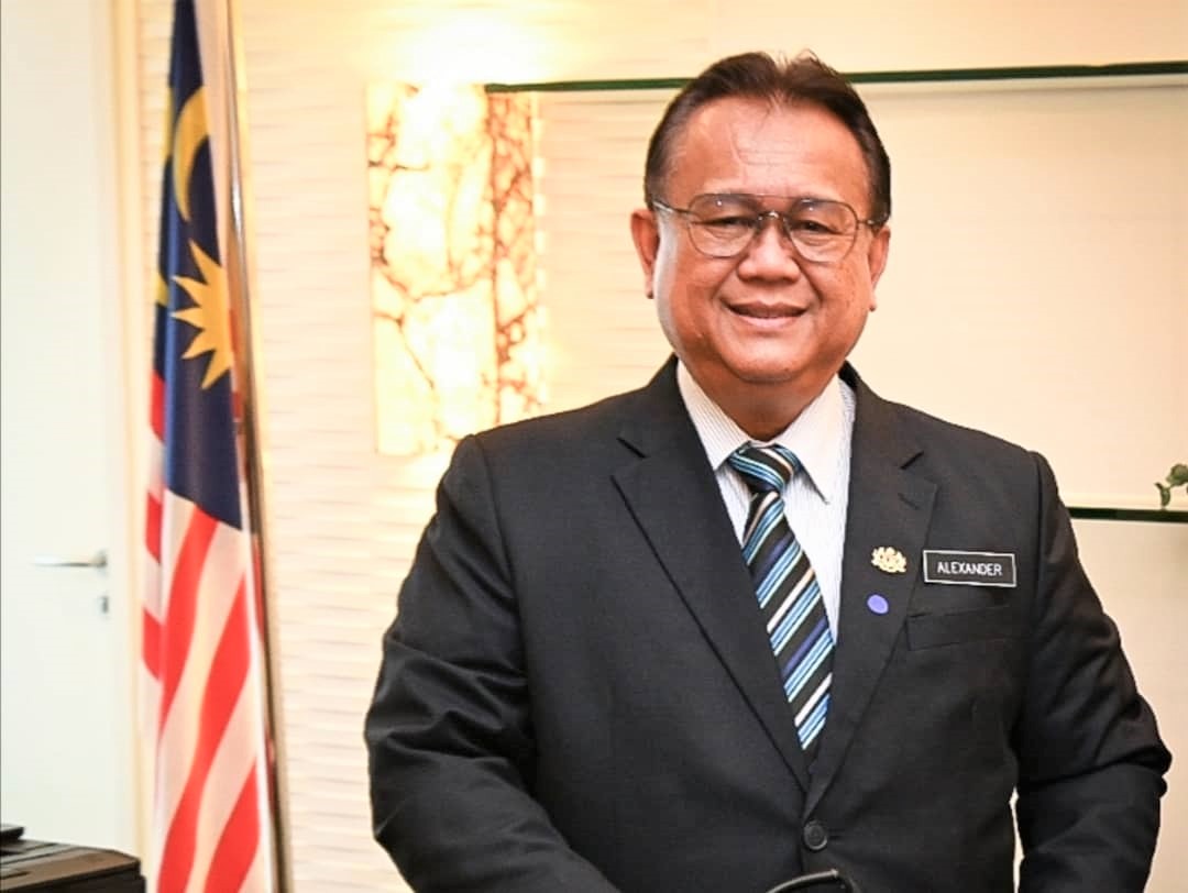 Datuk-Seri-Alexander-Nanta-Linggi