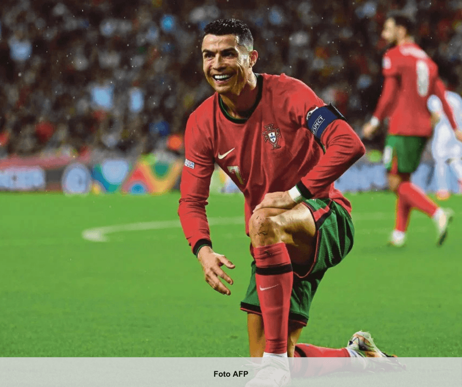 SALAHKAH BERGAMBAR DENGAN RONALDO?