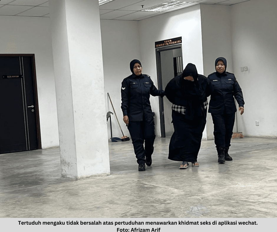 PENJAWAT AWAM WANITA TAWAR SEKS MELALUI WECHAT DI SALAH SEBUAH HOTEL