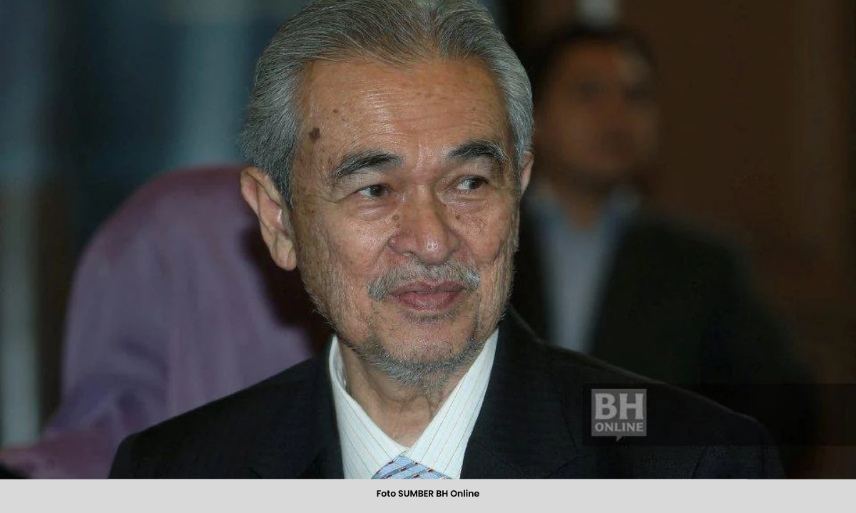 JENAZAH TUN ABDULLAH DIBERI PENGHORMATAN TERAKHIR