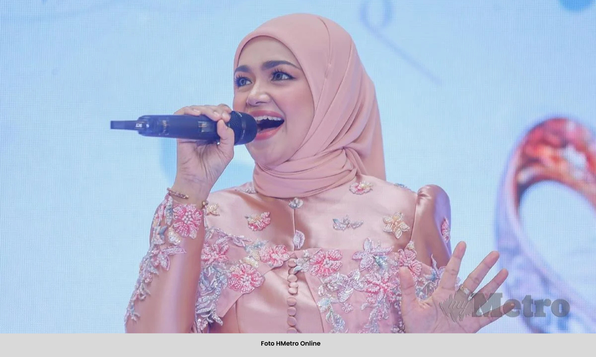 SITI KENANG MOMEN MANIS, GIGIH BALAS KAD RAYA