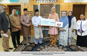 ANAK ORANG ASLI PERTAMA DI KELANTAN RAIH 8A SPM, TERIMA PENGHARGAAN KERAJAAN NEGERI