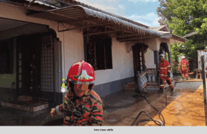 SEBUAH RUMAH TERBAKAR DI KETEREH