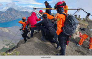 PELANCONG BRAZIL MAUT JATUH GAUNG DI RINJANI