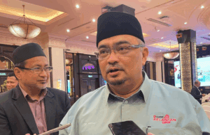 KERAJAAN KELANTAN RAKAM PENGHARGAAN PADA PDRM PANTAS GAGALKAN MAKSIAT KUMPULAN GAY