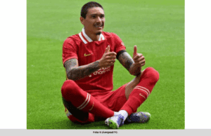 NUNEZ DEDIKASIKAN SAMBUTAN GOL KEPADA JOTA
