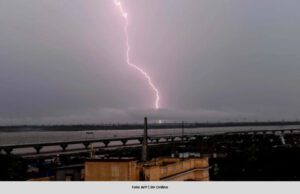 RIBUT MONSUN BADAI TIMUR INDIA, PULUHAN MAUT DIPANAH PETIR