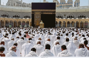 MAKKAH ALAMI FENOMENA PENJAJARAN BULAN DI ATAS KAABAH HARI INI