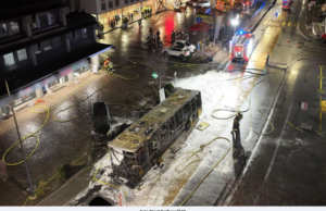 6 MAUT, BAS DISYAKI SENGAJA DIBAKAR