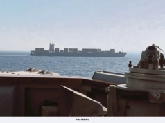 KAPAL PEMUSNAH AS BEDIL KAPAL KARGO IRAN CUBA ELAK SEKATAN