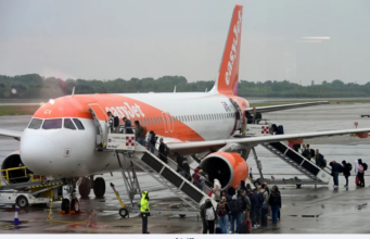 PENUMPANG DIMINTA TURUN SEBAB PESAWAT TERLEBIH MUATAN