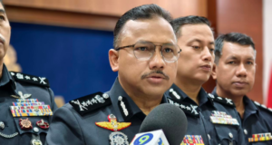 LELAKI CUBA BUNUH POLIS DENGAN SEBILAH PARANG CEDERA DITEMBAK