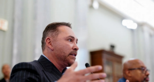 DE LA HOYA BANGKANG PERUBAHAN UNDANG-UNDANG TINJU