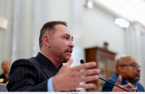 DE LA HOYA BANGKANG PERUBAHAN UNDANG-UNDANG TINJU