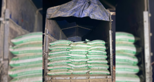 DUA LELAKI DITAHAN BAWA MUATAN 10,000 KG BERAS DIPERCAYAI SELUDUP DARI THAILAND