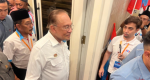 ANWAR BERI PERINGATAN TEGAS PIMPINAN PKR, JANGAN LEKA ISU DALAMAN