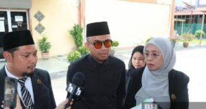 KES PENGESAHAN LAFAZ RUJUK ADIRA, DATUK RED BERSAMBUNG 25 JUN