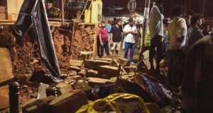 TEMBOK HOSPITAL RUNTUH, 7 NYAWA MELAYANG