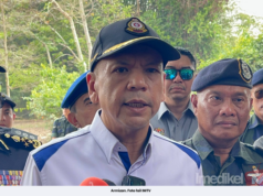 ANGGOTA POLIS DITEMPATKAN DI STESEN MINYAK