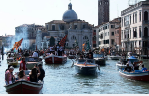 GONDOLA IRINGI PESTA VENEZIA