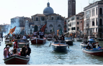 GONDOLA IRINGI PESTA VENEZIA