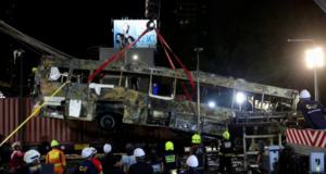 8 MAUT, LEBIH 30 CEDERA, BAS TERBAKAR DIREMPUH KERETA API KARGO