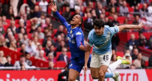 PENYOKONG CHELSEA BANTAH PENGADIL, VAR