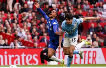 PENYOKONG CHELSEA BANTAH PENGADIL, VAR