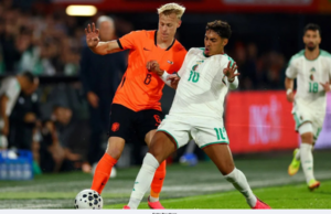 ALGERIA KEJUTKAN BELANDA DI ROTTERDAM