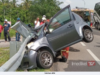 PEMANDU MYVI TERSEPIT SELEPAS TERBABAS REMPUH PENGHADANG JALAN
