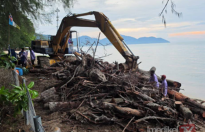 PEMASANGAN BEG PASIR DI BATU FERINGGHI TIDAK JEJAS AKTIVITI PELANCONGAN