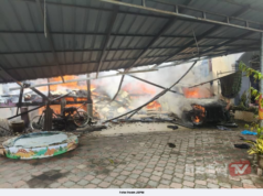 DUA RUMAH BERKEMBAR MUSNAH DALAM KEBAKARAN, EMPAT KENDERAAN TURUT TERBAKAR