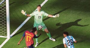 MARTINEZ BERAKSI DENGAN JARI PATAH, RAIH PUJIAN DE LA FUENTE