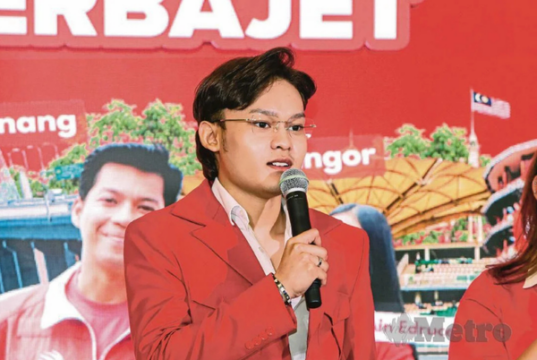 GOSIP BERCINTA DENGAN AZEVA, ZAKI YAMANI TEGASKAN HANYA KAWAN RAPAT
