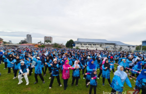 7,000 PESERTA MERIAHKAN FUN WALK ROBOTIK, SATUKAN GAYA HIDUP SIHAT DAN INOVASI DI SMK ZAINAB 1