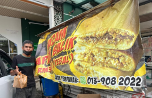 PENIAGA APAM BALIK KEKAL HARGA RM3 SEJAK 18 TAHUN DEMI PELANGGAN