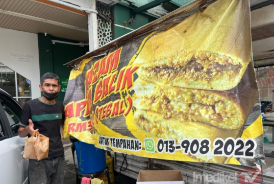 PENIAGA APAM BALIK KEKAL HARGA RM3 SEJAK 18 TAHUN DEMI PELANGGAN