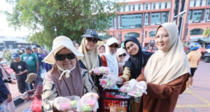 PROJEK JALINAN KASIH SEDIAKAN MAKANAN PERCUMA SETIAP JUMAAT SEJAK 15 TAHUN LALU