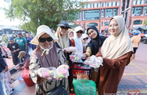 PROJEK JALINAN KASIH SEDIAKAN MAKANAN PERCUMA SETIAP JUMAAT SEJAK 15 TAHUN LALU