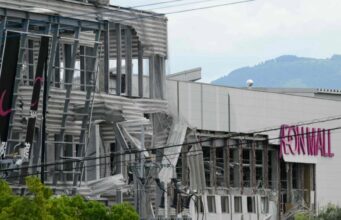 GEMPA JEPUN: PENYELAMAT BERLUMBA CARI MANGSA