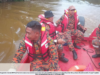 BOMBA BANTU CARI WANITA WARGA EMAS HILANG DISYAKI TERJATUH SUNGAI