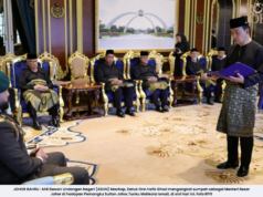 ONN HAFIZ ANGKAT SUMPAH MENTERI BESAR JOHOR DI HADAPAN PEMANGKU SULTAN
