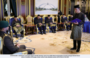 ONN HAFIZ ANGKAT SUMPAH MENTERI BESAR JOHOR DI HADAPAN PEMANGKU SULTAN