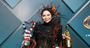 TERSEREMPAK LELAKI TAK DIKENALI UBAH FIKIRAN AINA ABDUL 100 PERATUS